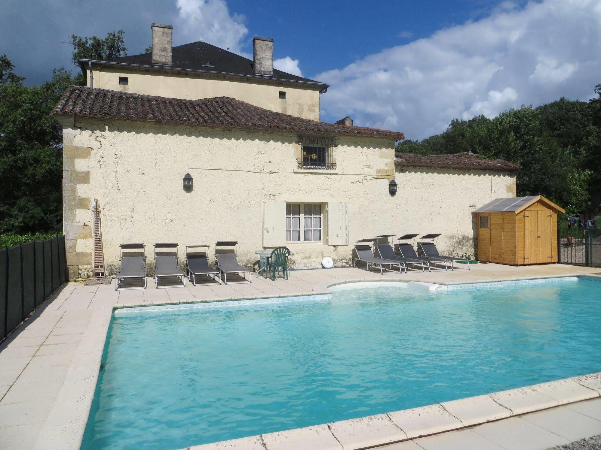 Aux Trois Fontaines Eynesse Exterior photo